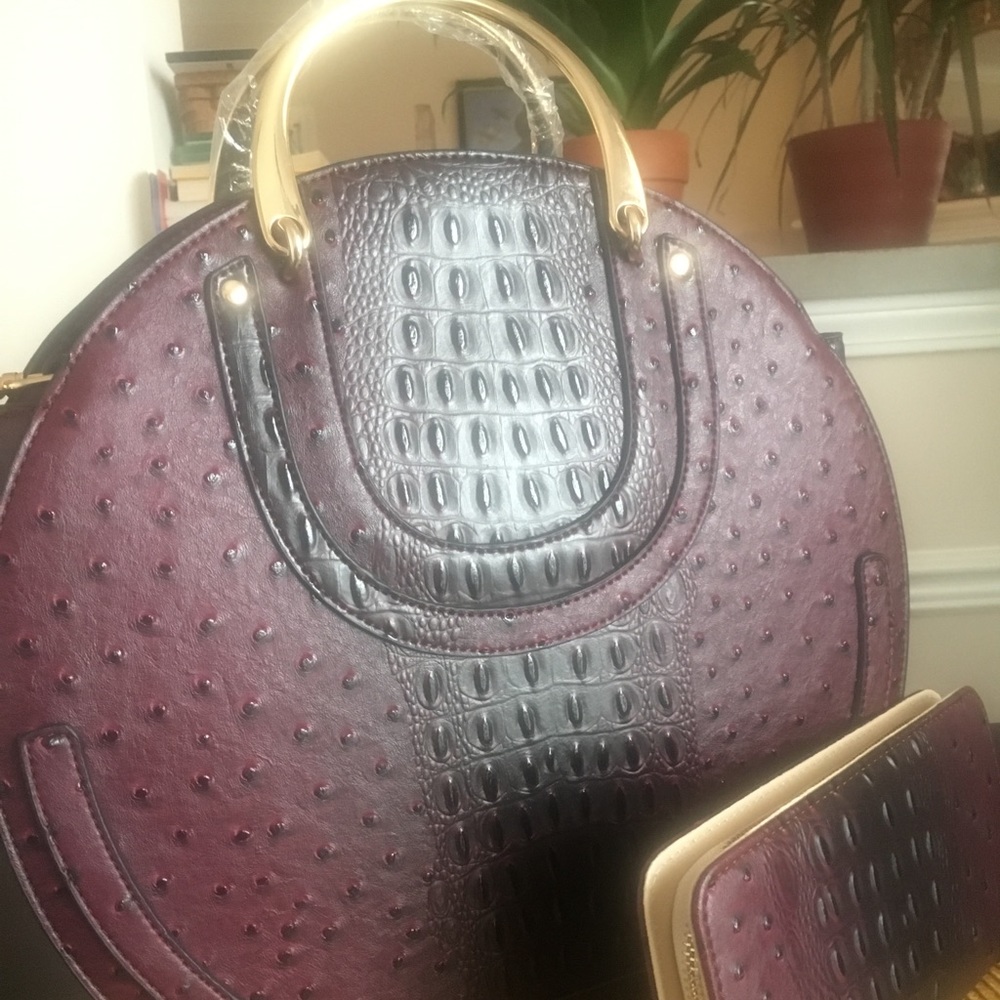 100% Vegan Leather Handbag!